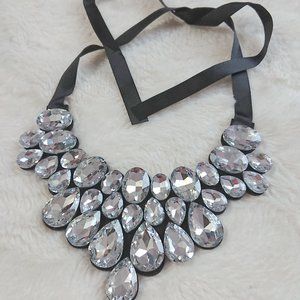 STUNNING tie necklace